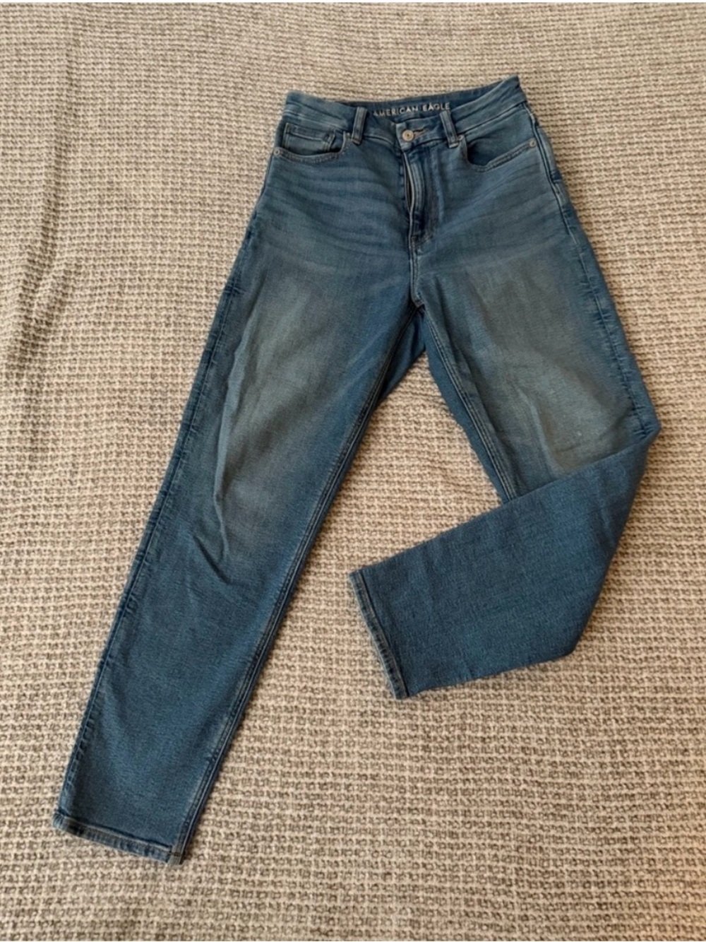 Boyfriend fit high waisted stretchy jeans American eagle.